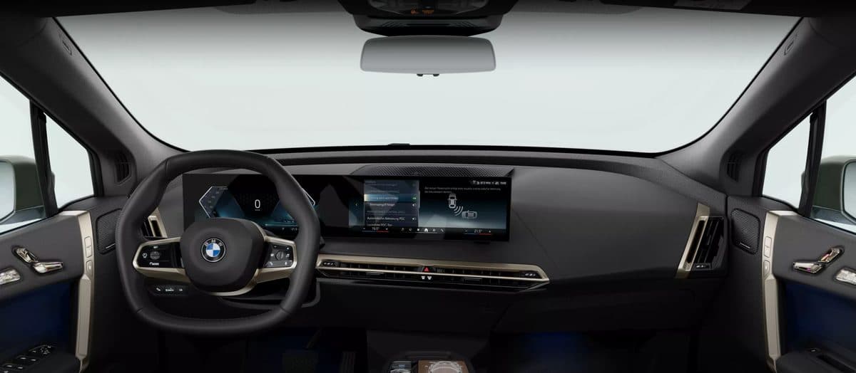 Interior dan dashboard BMW iX
